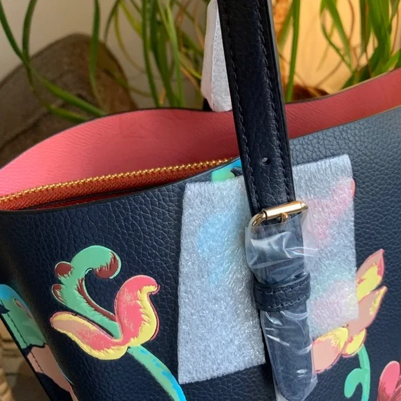 SOLD⛔️Authentic COACH Double faced floral leather tote - Picture 4 of 15